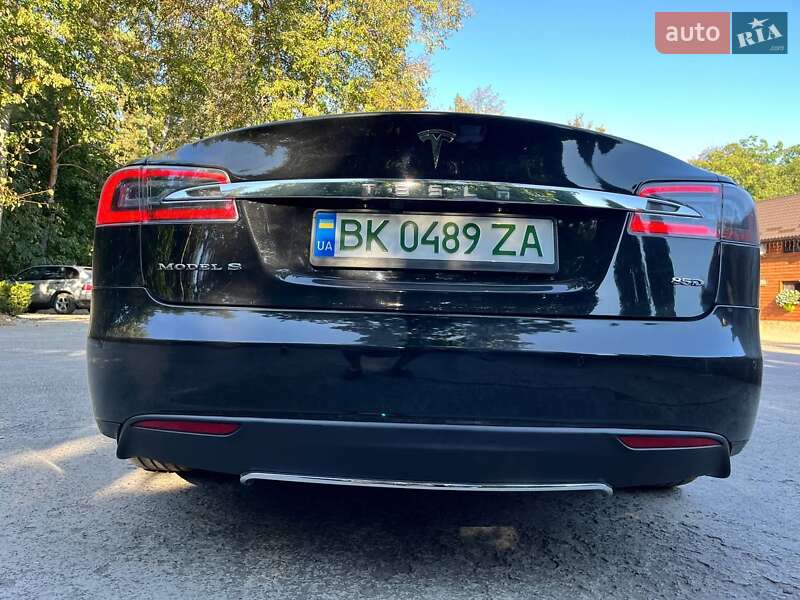 Лифтбек Tesla Model S 2016 в Сарнах