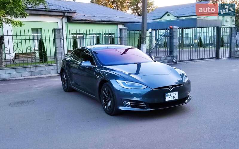 Лифтбек Tesla Model S 2017 в Днепре