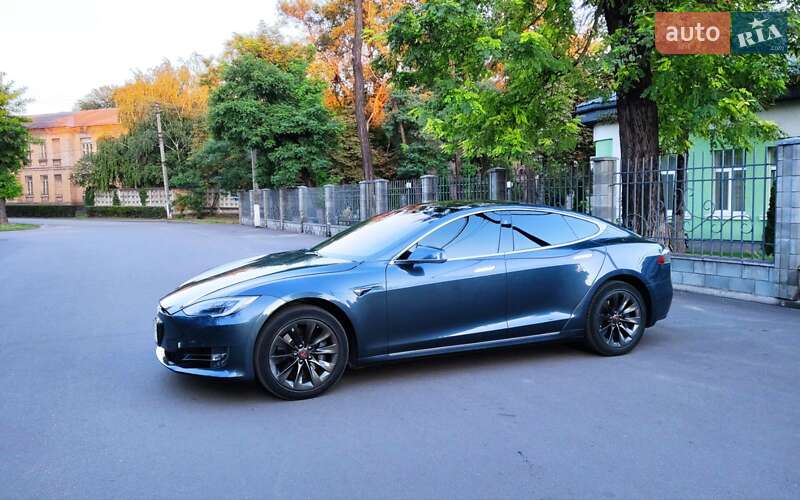 Лифтбек Tesla Model S 2017 в Днепре