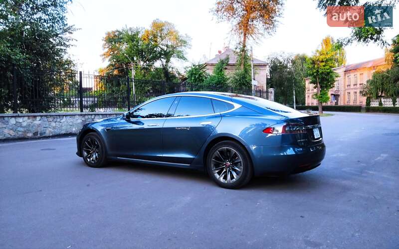 Лифтбек Tesla Model S 2017 в Днепре