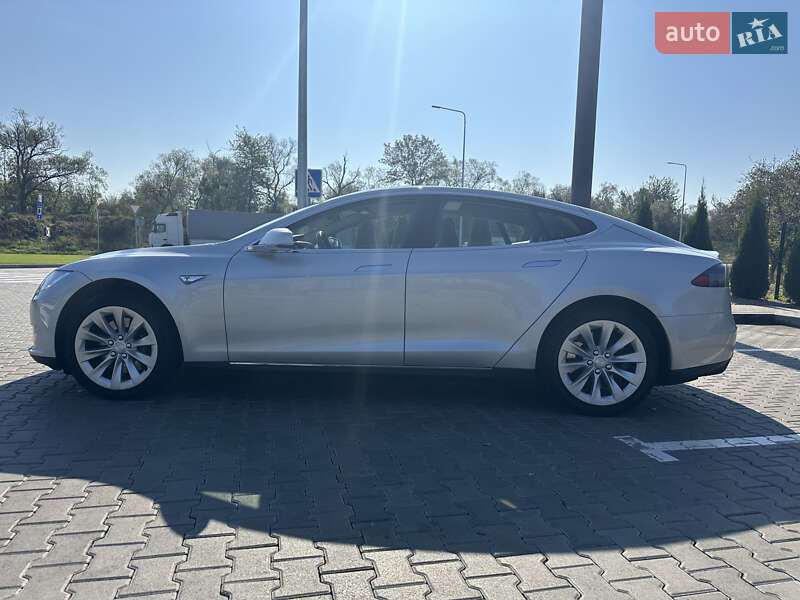 Ліфтбек Tesla Model S 2013 в Стрию