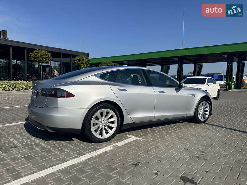 Ліфтбек Tesla Model S 2013 в Стрию