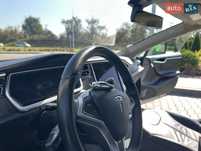 Ліфтбек Tesla Model S 2013 в Стрию