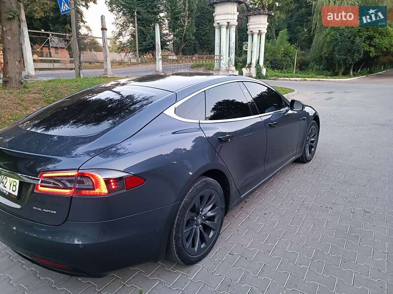 Ліфтбек Tesla Model S 2019 в Трускавці