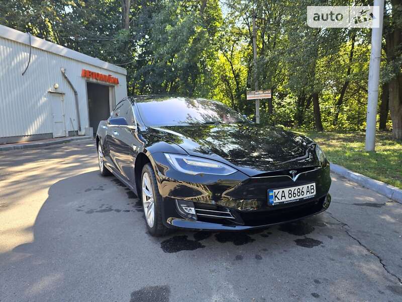 Ліфтбек Tesla Model S 2017 в Вінниці