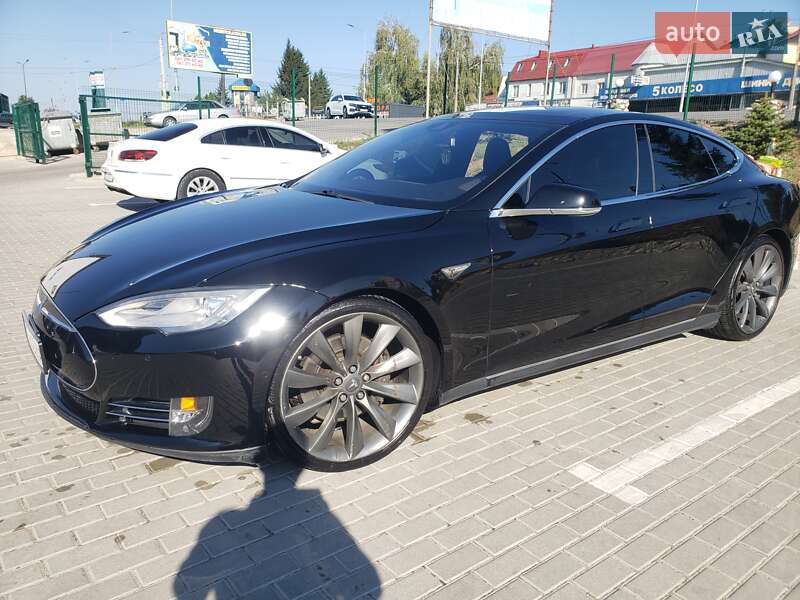 Лифтбек Tesla Model S 2015 в Тернополе