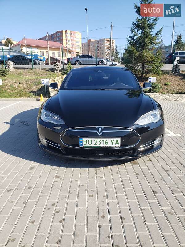 Ліфтбек Tesla Model S 2015 в Тернополі