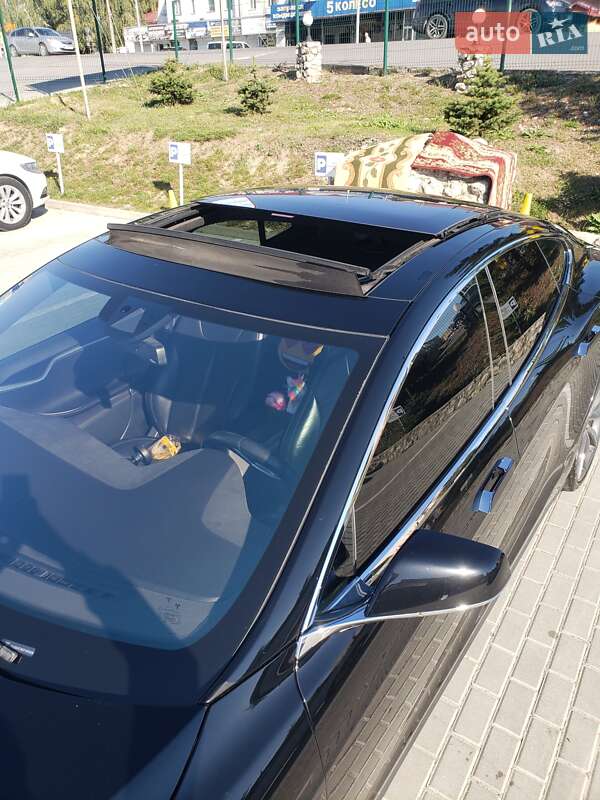 Ліфтбек Tesla Model S 2015 в Тернополі