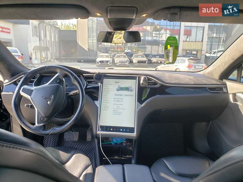 Ліфтбек Tesla Model S 2015 в Тернополі