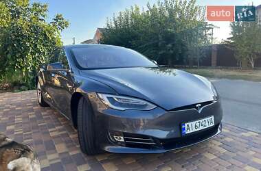 Лифтбек Tesla Model S 2017 в Киеве