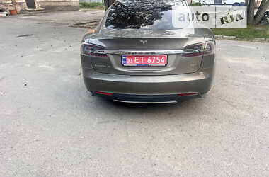 Лифтбек Tesla Model S 2016 в Хмельницком