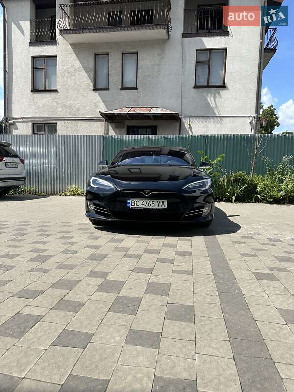 Ліфтбек Tesla Model S 2018 в Львові