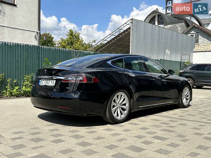 Ліфтбек Tesla Model S 2018 в Львові