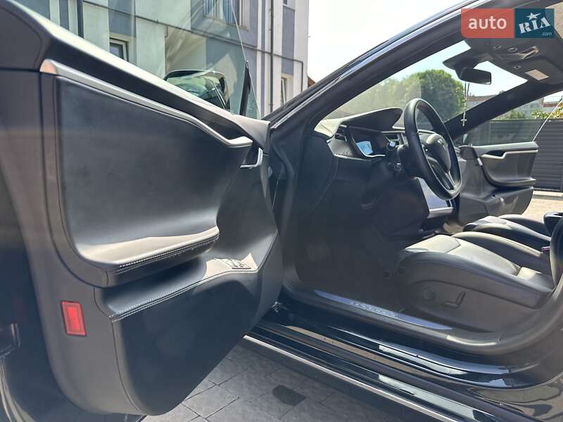 Ліфтбек Tesla Model S 2018 в Львові