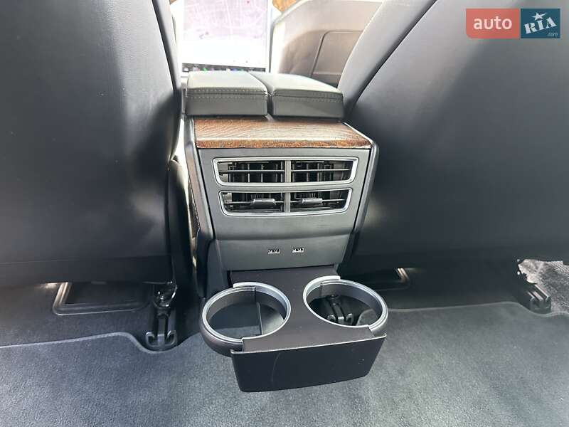 Ліфтбек Tesla Model S 2018 в Львові
