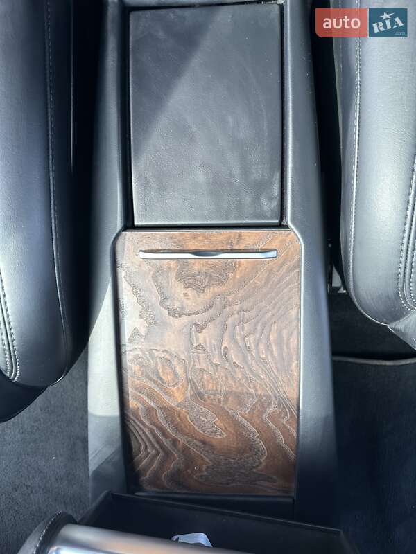 Ліфтбек Tesla Model S 2018 в Львові