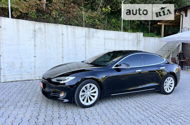 Ліфтбек Tesla Model S 2016 в Львові