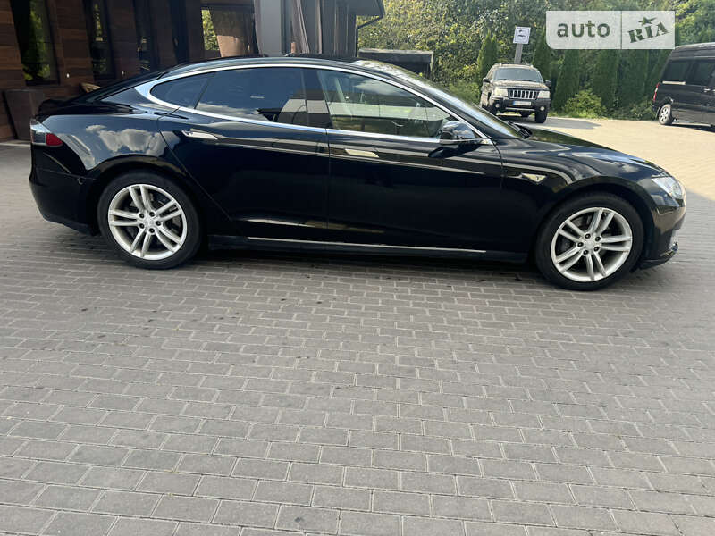 Tesla Model S 2014
