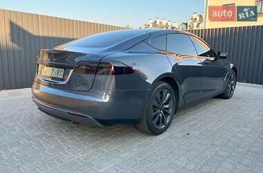 Лифтбек Tesla Model S 2015 в 