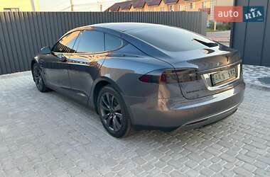 Лифтбек Tesla Model S 2015 в 