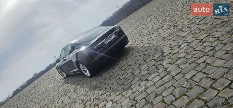 Лифтбек Tesla Model S 2016 в Житомире