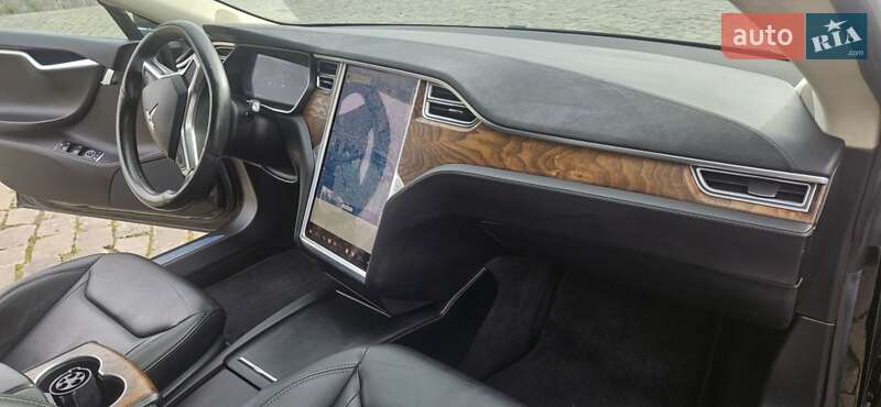 Лифтбек Tesla Model S 2016 в Житомире