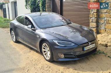 Лифтбек Tesla Model S 2017 в 