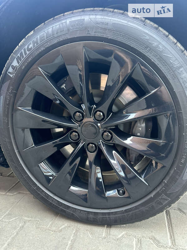 Лифтбек Tesla Model S 2016 в Одессе