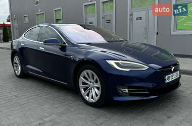 Лифтбек Tesla Model S 2018 в Виннице
