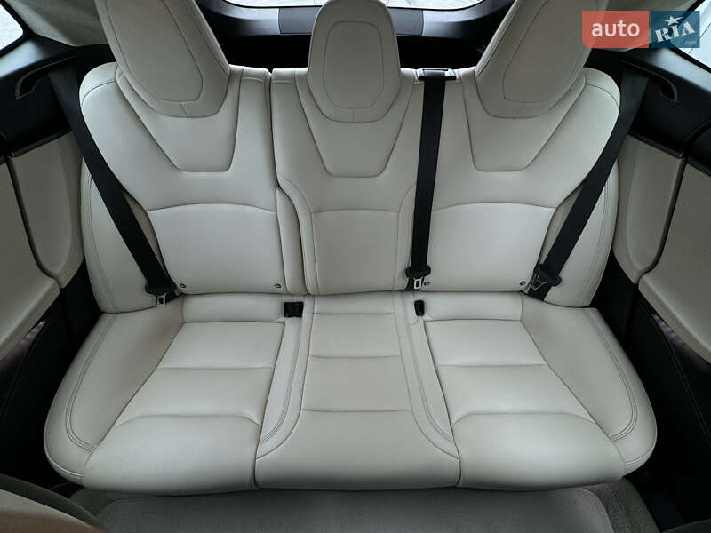 Лифтбек Tesla Model S 2018 в Виннице
