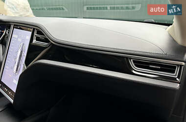 Лифтбек Tesla Model S 2013 в 