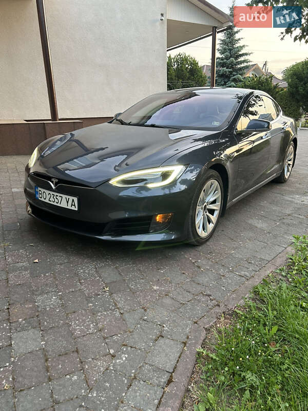Ліфтбек Tesla Model S 2017 в 