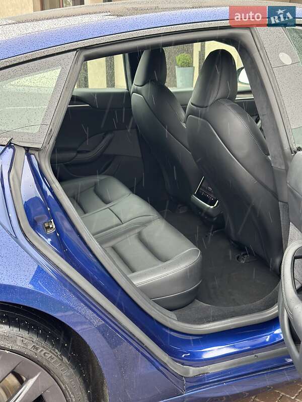 Лифтбек Tesla Model S 2021 в Хоросткове