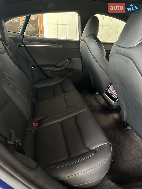 Лифтбек Tesla Model S 2021 в Хоросткове