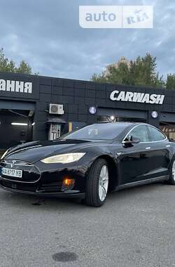 Ліфтбек Tesla Model S 2015 в Києві