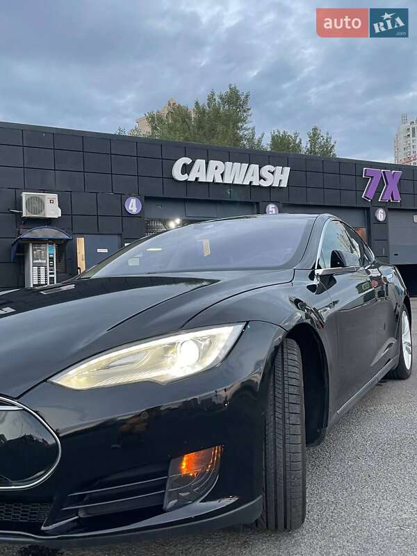 Ліфтбек Tesla Model S 2015 в Києві