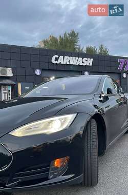 Лифтбек Tesla Model S 2015 в 