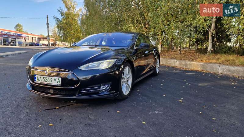 Лифтбек Tesla Model S 2016 в Киеве