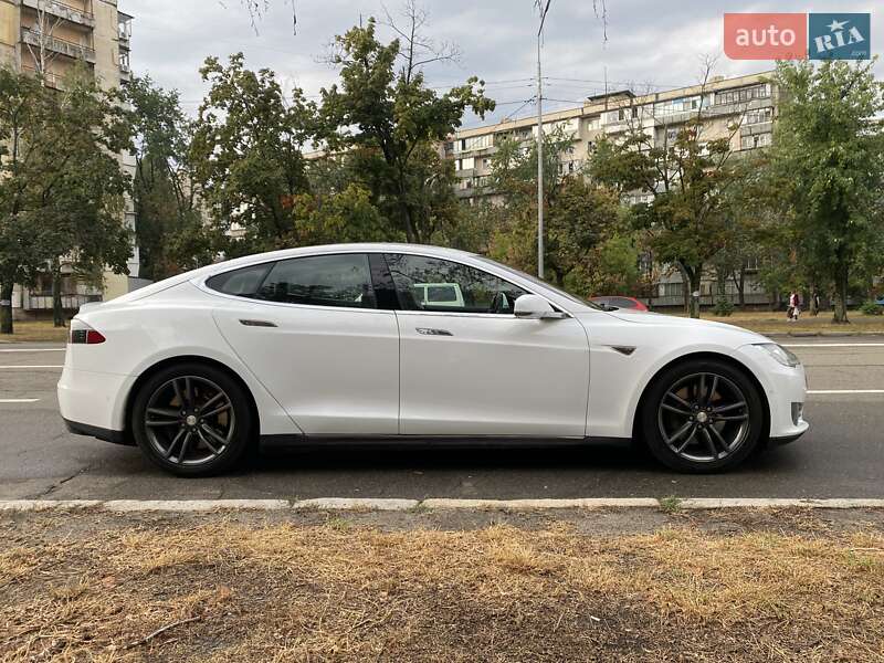 Лифтбек Tesla Model S 2015 в Киеве фото 8 Лифтбек Tesla Model S 2015 в Киеве