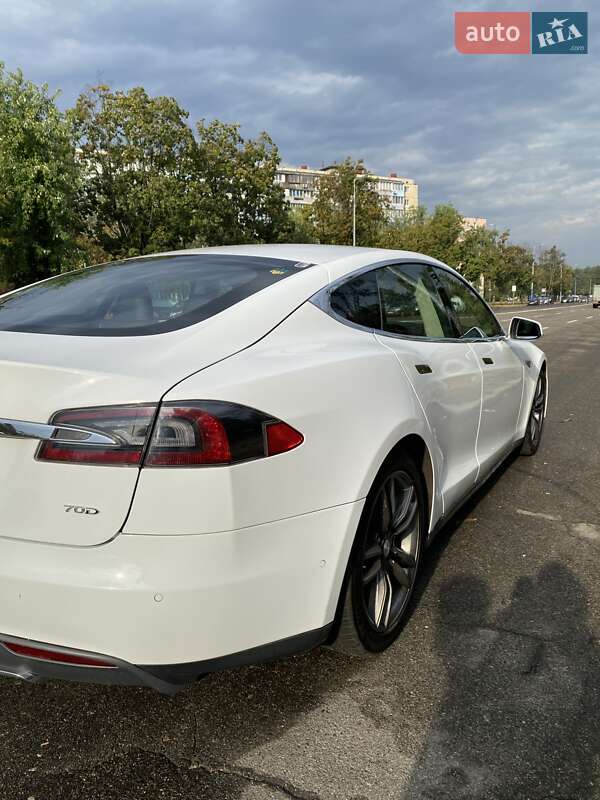 Лифтбек Tesla Model S 2015 в Киеве