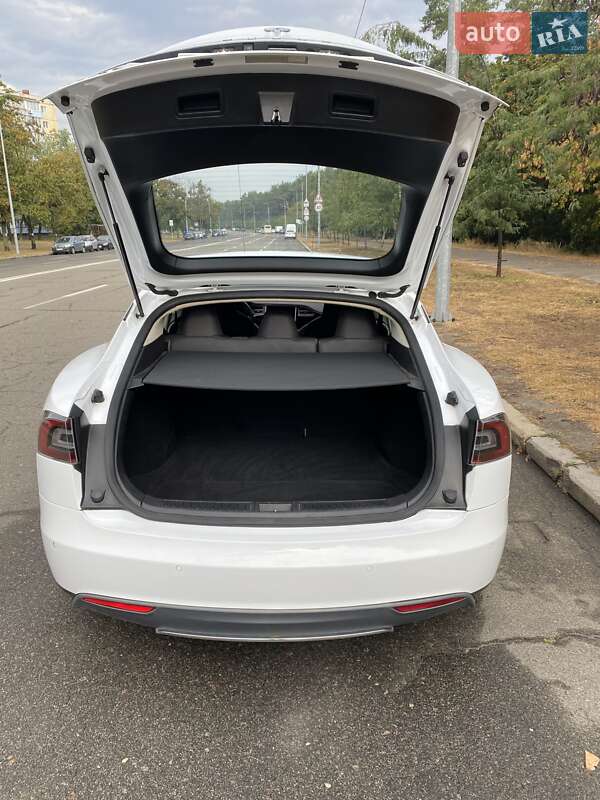 Лифтбек Tesla Model S 2015 в Киеве фото 17 Лифтбек Tesla Model S 2015 в Киеве