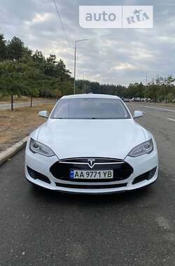 Ліфтбек Tesla Model S 2015 в Києві