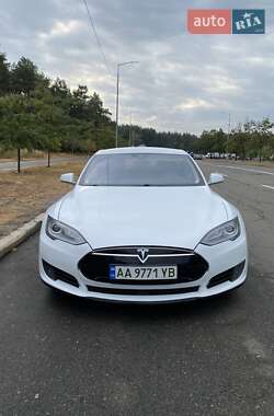 Лифтбек Tesla Model S 2015 в Киеве