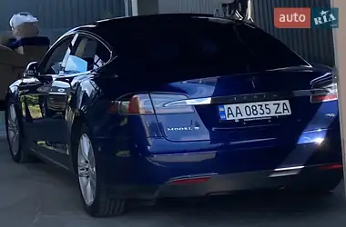 Tesla Model S 2015