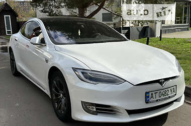 Ліфтбек Tesla Model S 2017 в Івано-Франківську