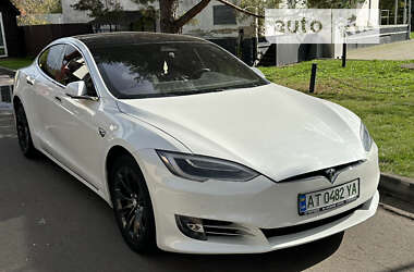 Ліфтбек Tesla Model S 2017 в Івано-Франківську