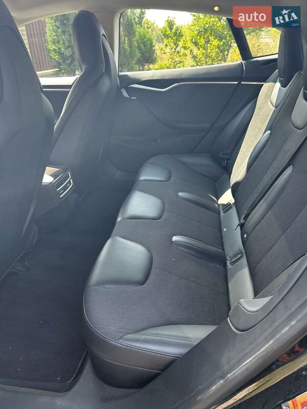 Ліфтбек Tesla Model S 2015 в Полтаві