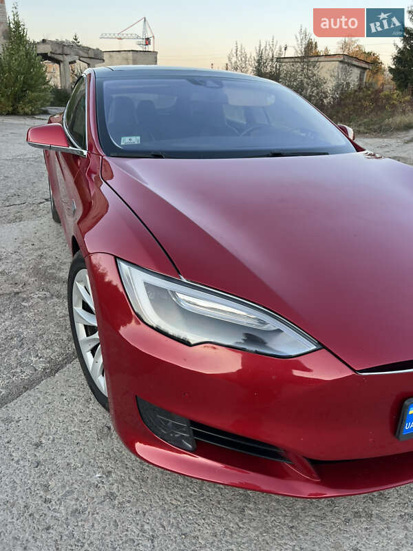 Ліфтбек Tesla Model S 2016 в Ковелі