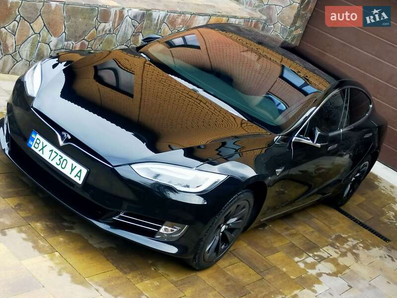 Лифтбек Tesla Model S 2017 в Хмельницком