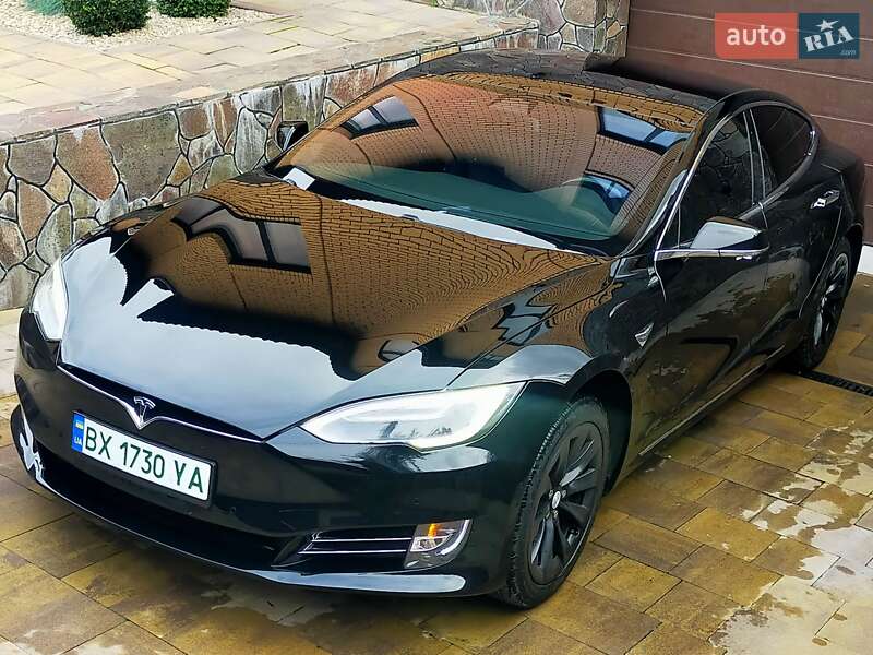 Лифтбек Tesla Model S 2017 в Хмельницком